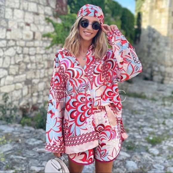 Zara Pants - NWT Zara Multicolored Print Shorts